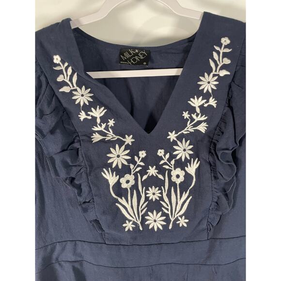 Milk & Honey Blue White Embroidered Floral 100% Cotton Peplum Top XL Ruffle Neck - Picture 2 of 6